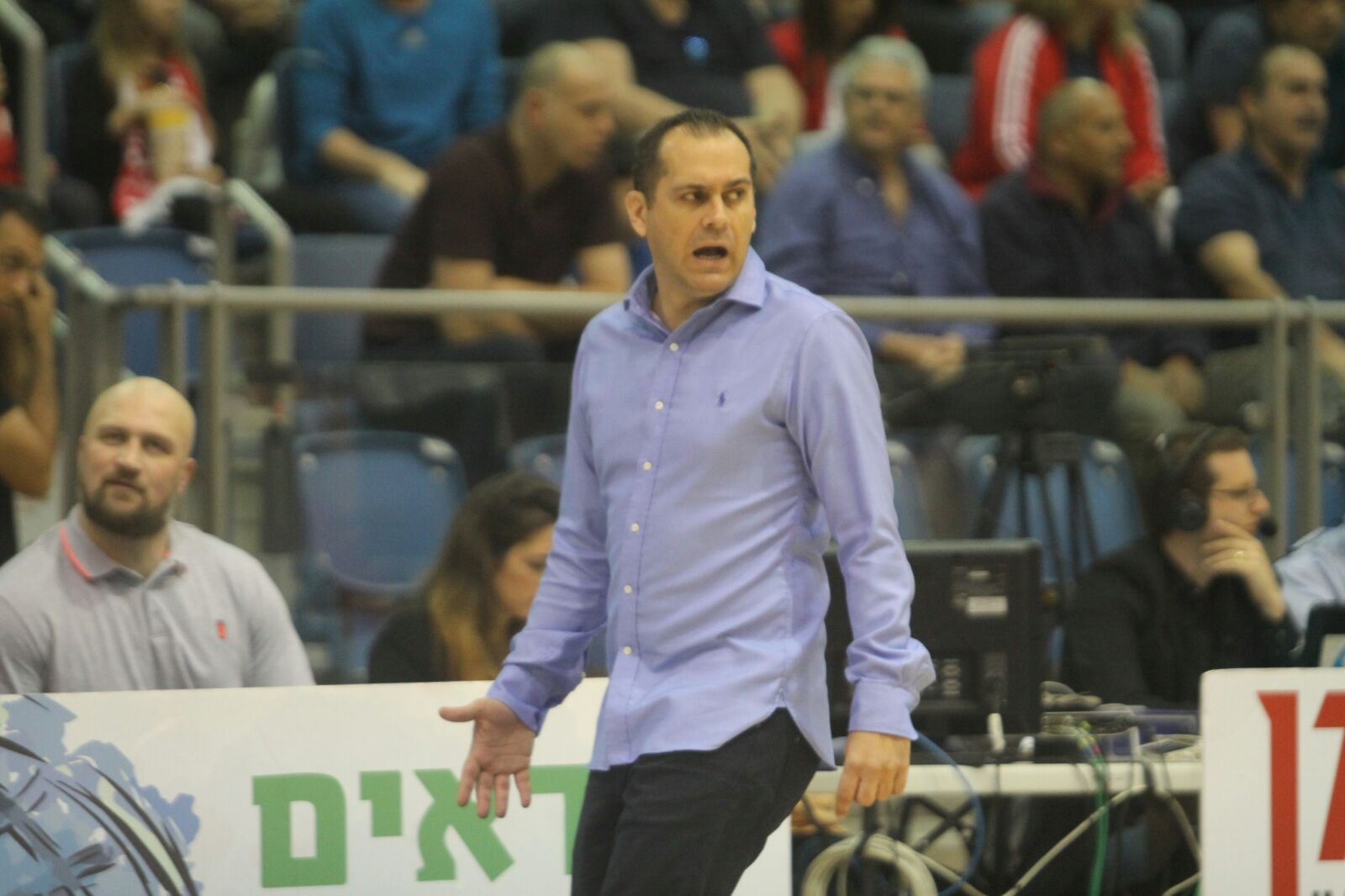 מאמן באר שבע יניב בורגר הערב. ניצחון גדול (צילום: באדיבות שי מוגילבסקי)